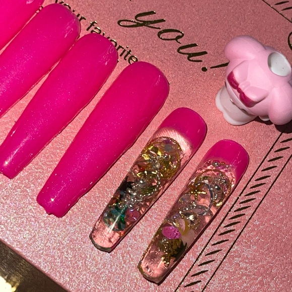 Press on nail ready to go ❤️ - Picture 5 of 9